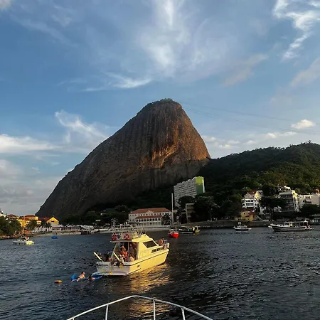 Com Estacionamento a 3 Minutos da Praia DF219-504-2